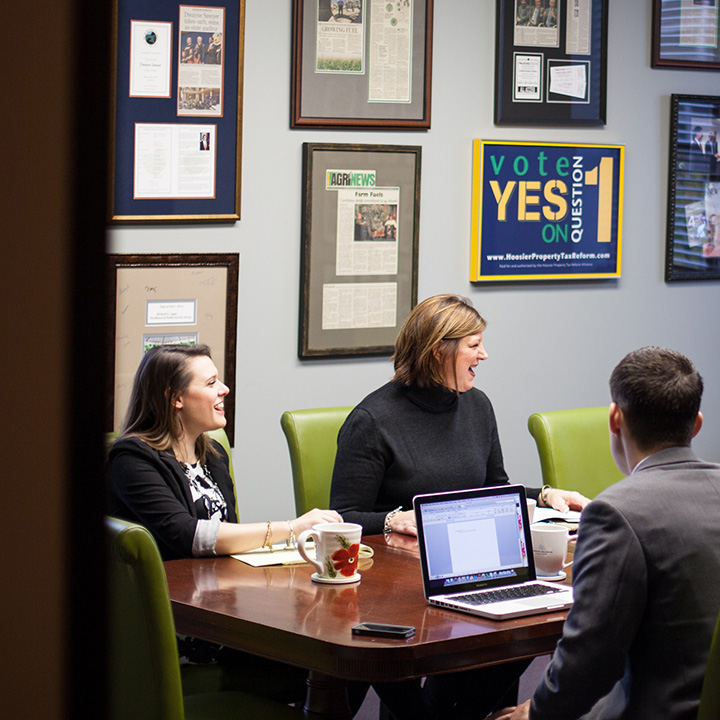 Hathaway Strategies President Anne Hathaway leads a meeting